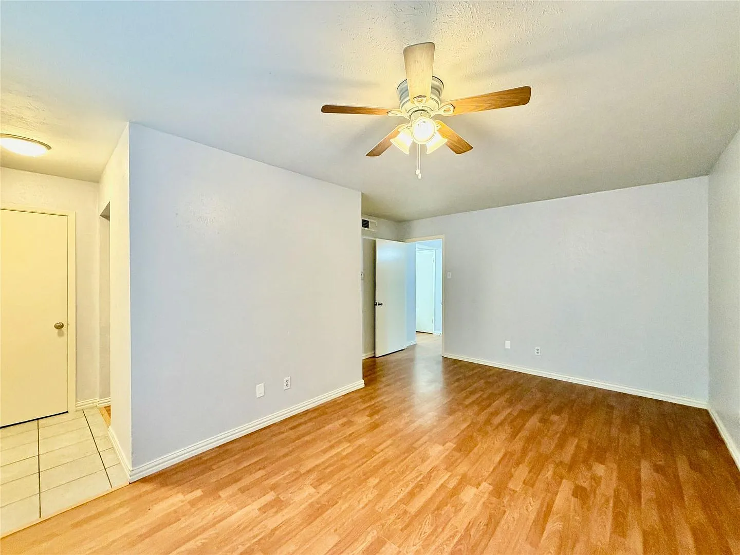 1 Bedroom, 1 Bath Condo in Uptown! — Photo 4