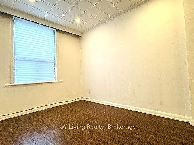 660 1/2 Bloor St W — Photo 9