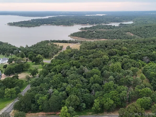 208 Patriot Pointe, Eufaula, OK 74432