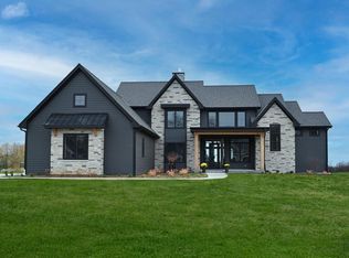 2819 Windward Ln, Delafield, WI 53018