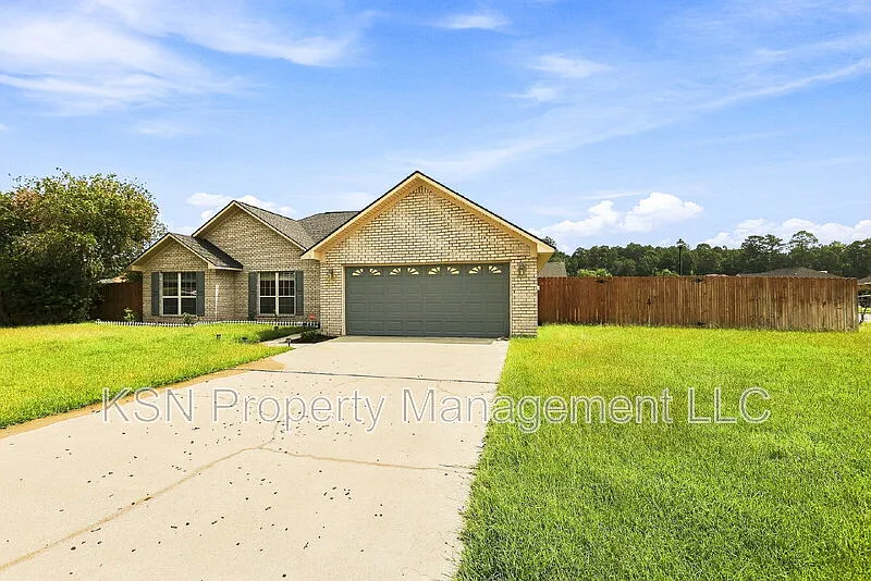 3 bed, 2.0 bath, 1819 sqft, $2,100 — Photo 4
