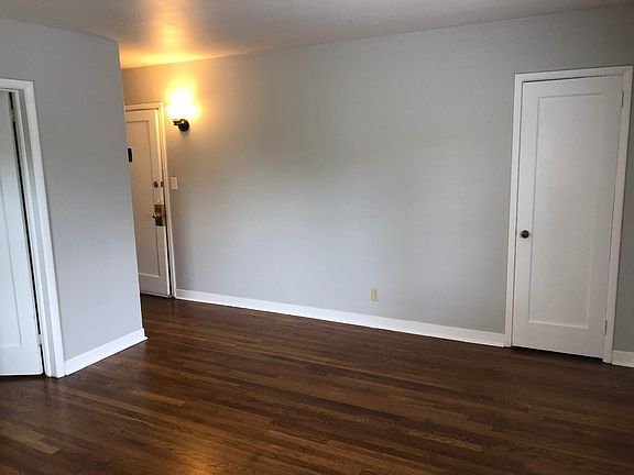 5th image of 1824 W Riverside Ave