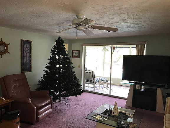 2nd image of 800 Stewart St