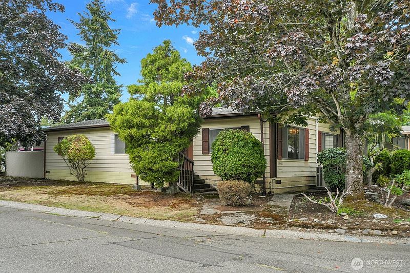 2nd image of 19501 129th Avenue NE