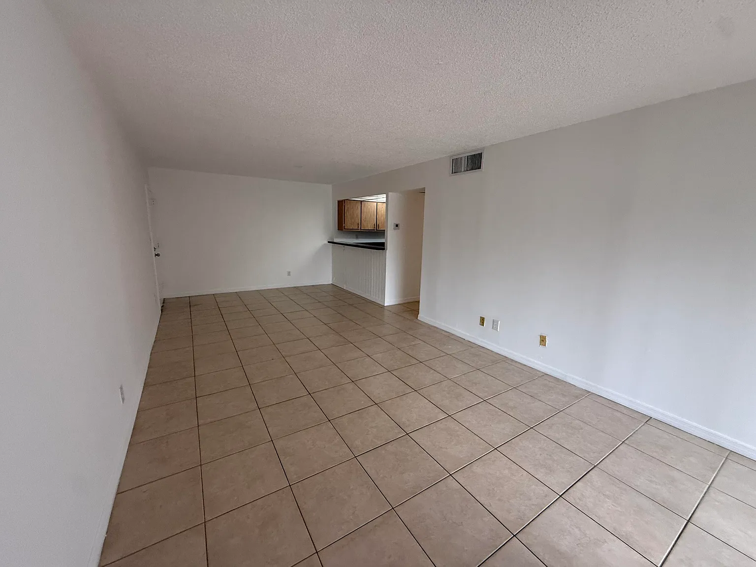 2 bed, 2.0 bath, 884 sqft, $2,200 — Photo 3