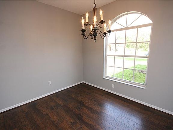 4th image of 26010 Buckthorn Ave