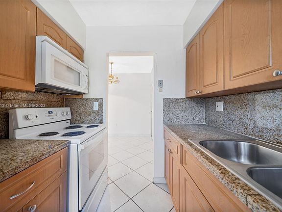 3rd image of 1500 NE 127th St APT 203