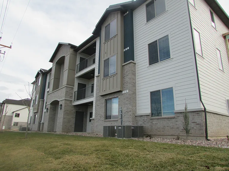 Claradon Village — Photo 40