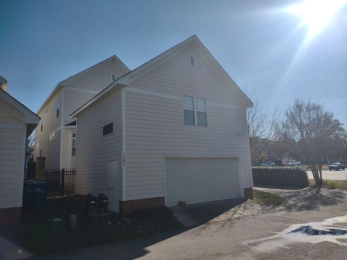 Building Photo - 1131 Harp St
