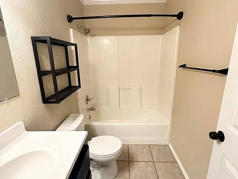 410 W Pine Ave #B — Photo 8