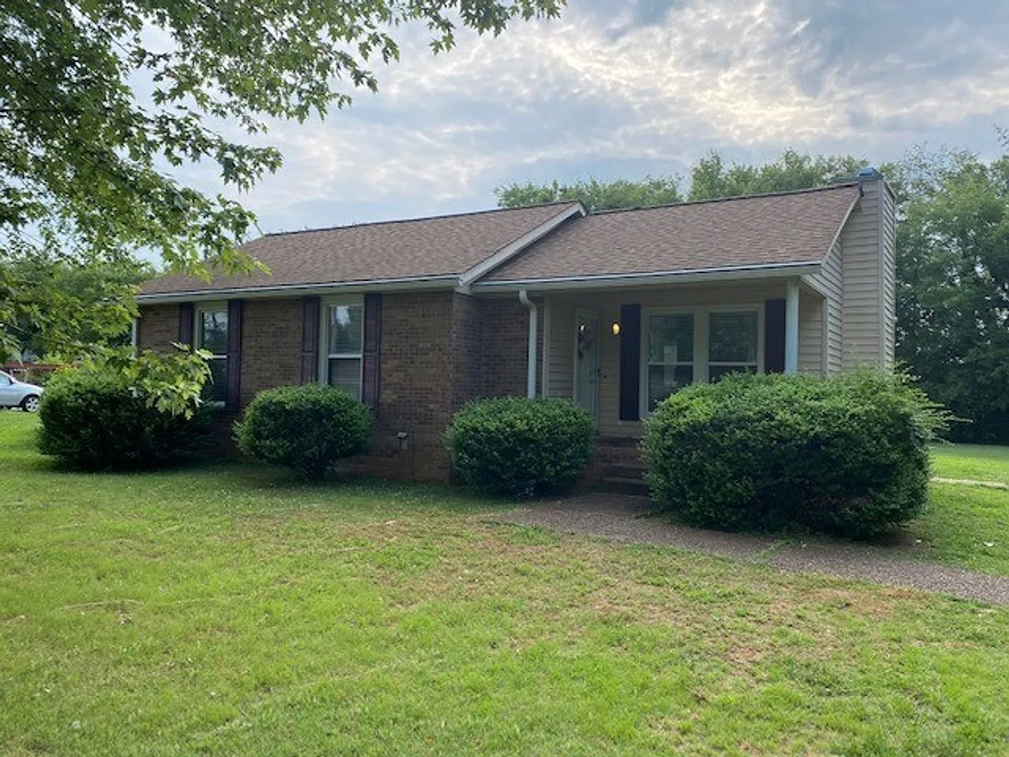Home with Large Yard, Triple Rockvale — Photo 2