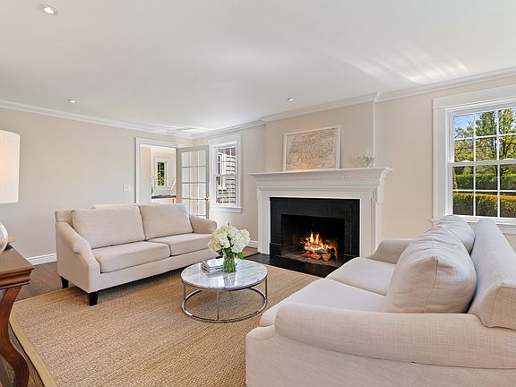 5th image of 126 Beach Ave