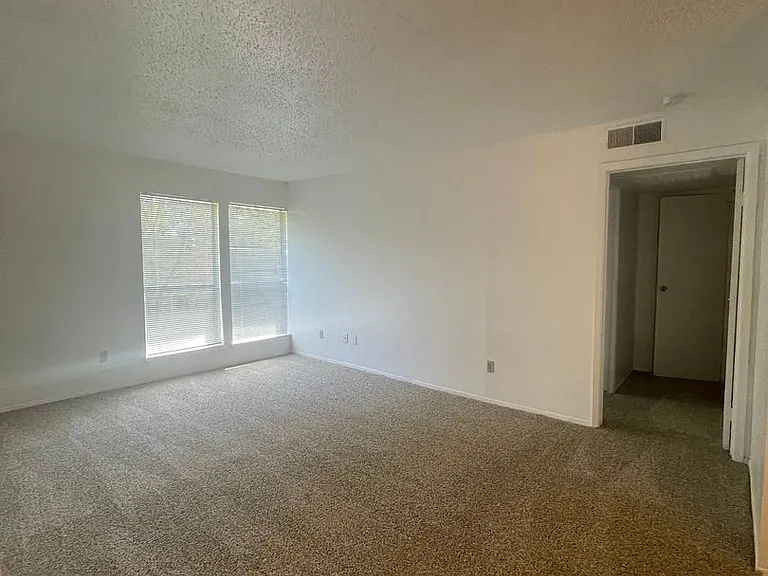Ashley Crest — Photo 14