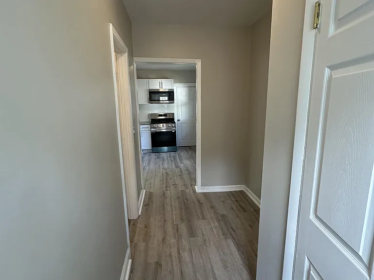 11021 Western Ave — Photo 12