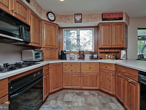 4th image of 2773 Autumncrest Dr