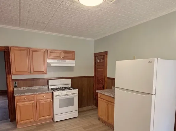 86-88 Tolles St, Nashua, NH 03064