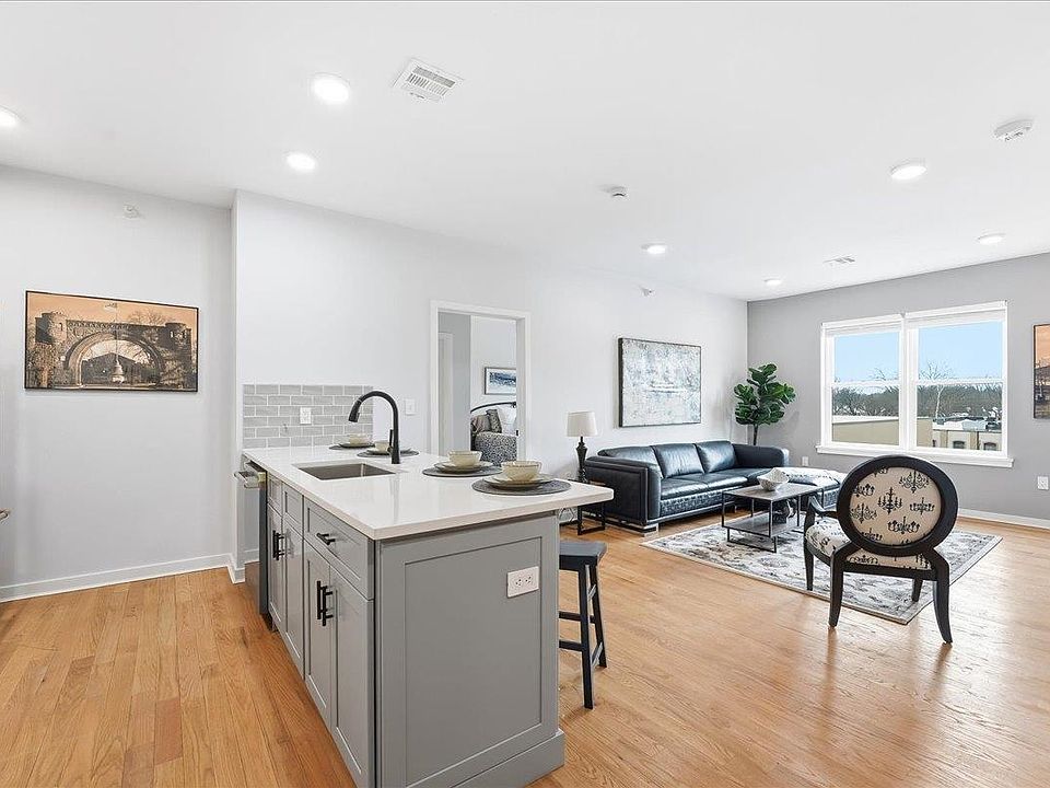 1st image of 660 Bloomfield Ave #406