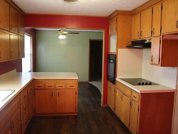 4th image of 226 Aspen St