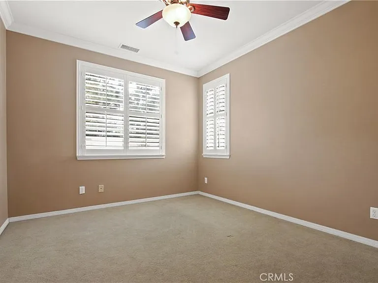 823 Canterbury Ln — Photo 15