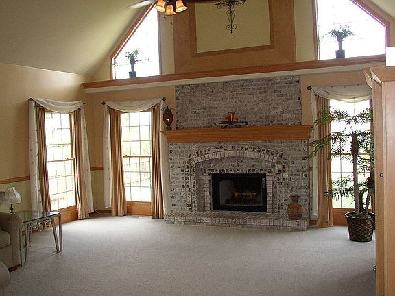 4th image of 721 W Thornwood Dr