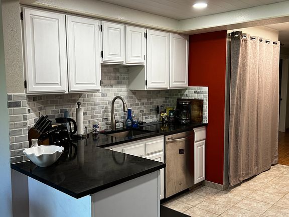 3rd image of 12349 Roosevelt Way NE APT 402