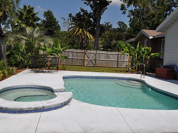 Pool & Spa