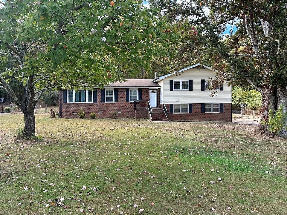 1st image of 207 Brittany Dr
