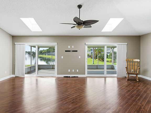 4th image of 349 Fountainview Cir