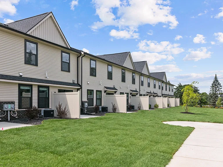 Ivy Townhomes — Photo 21