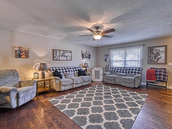 4th image of 1650 Breezy Creek Dr