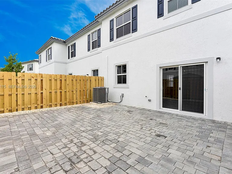 11925 NW 46th St — Photo 36