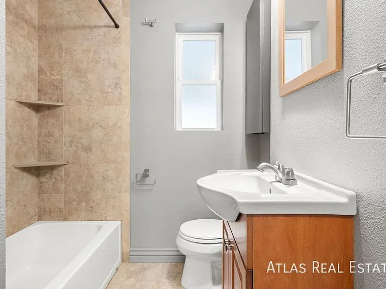 2020 N Oneida St — Photo 22