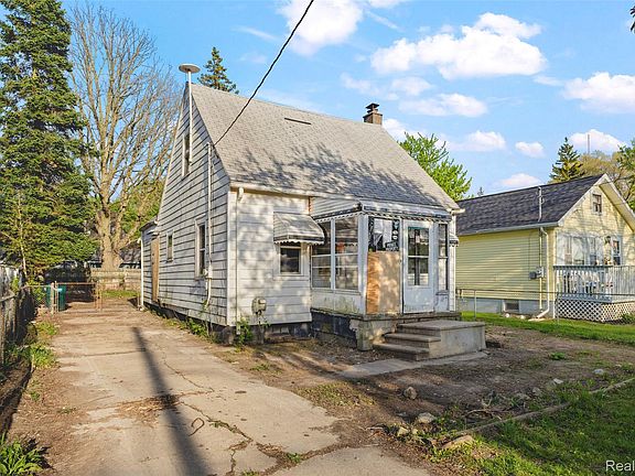 3rd image of 3713 Lowcroft Ave