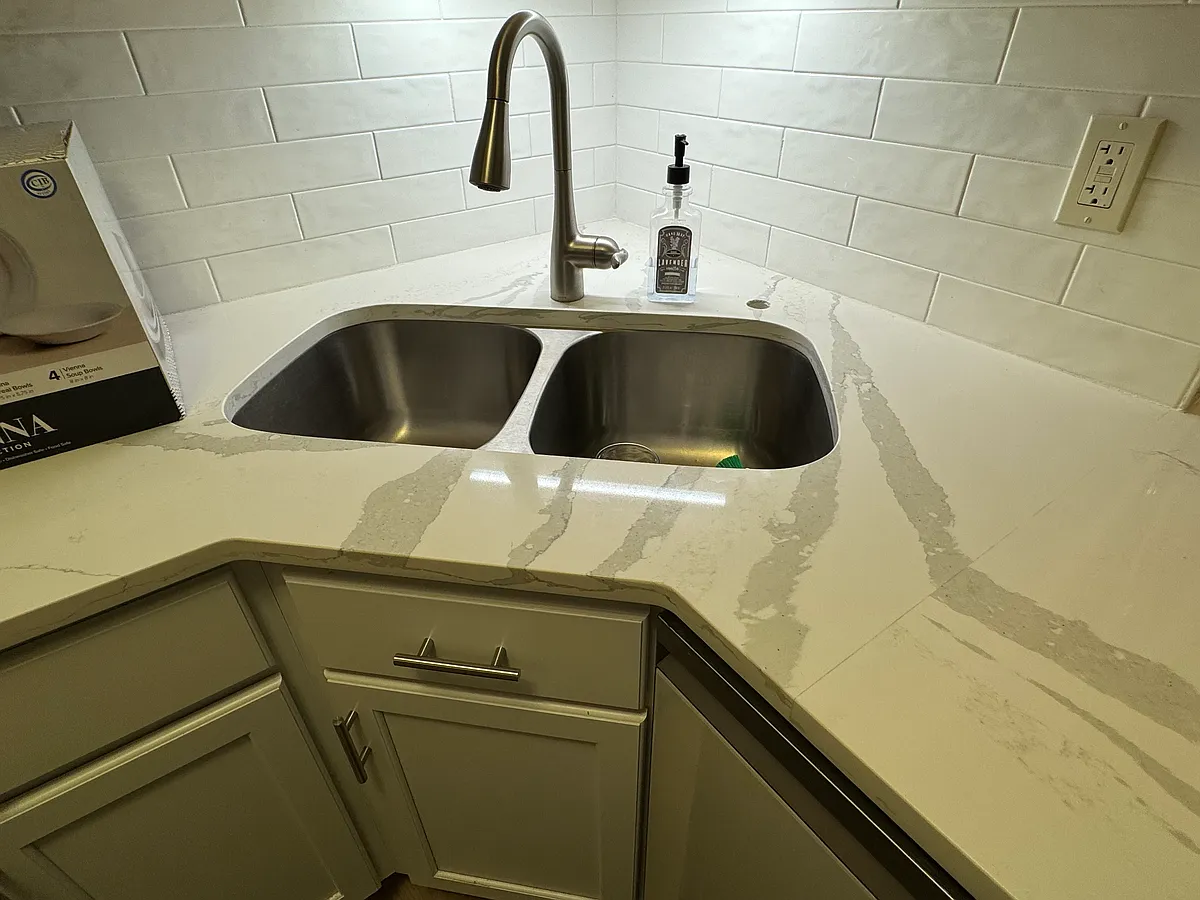 Kitchen - 7500 Cahill Rd #320C