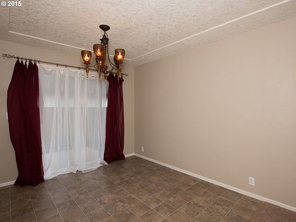 5th image of 10020 NE 121st Ct