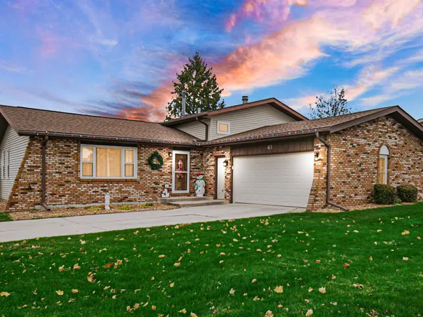 43 Ivy Ln, Dyer, IN 46311