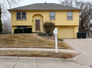 13007 Taylor Cir, Omaha, NE 68164