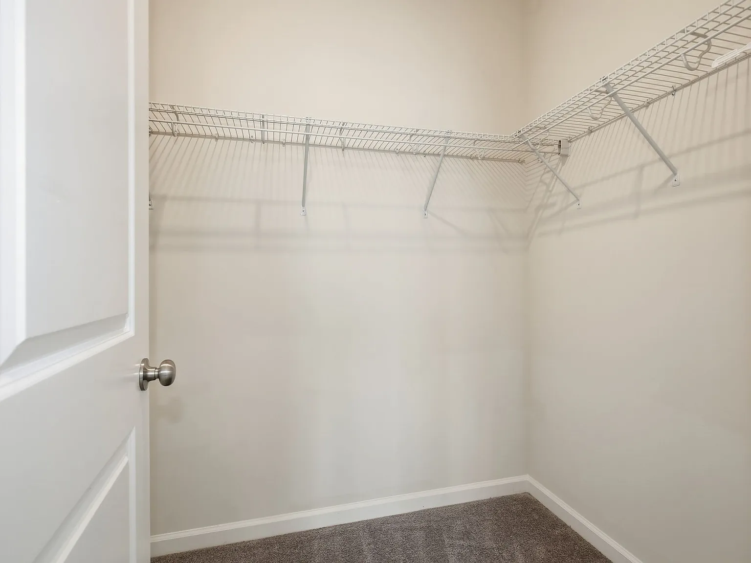 5 bed, 4.5 bath, 2472 sqft, $3,800 — Photo 3
