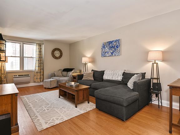 5th image of 708 Palmer Ct APT 1B