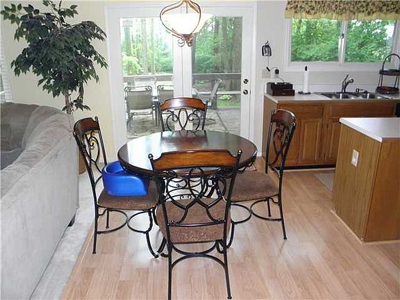 4th image of 7361 Bramblewood Ln