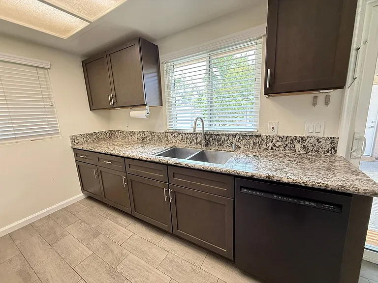 26180 Rainbow Glen Dr — Photo 9