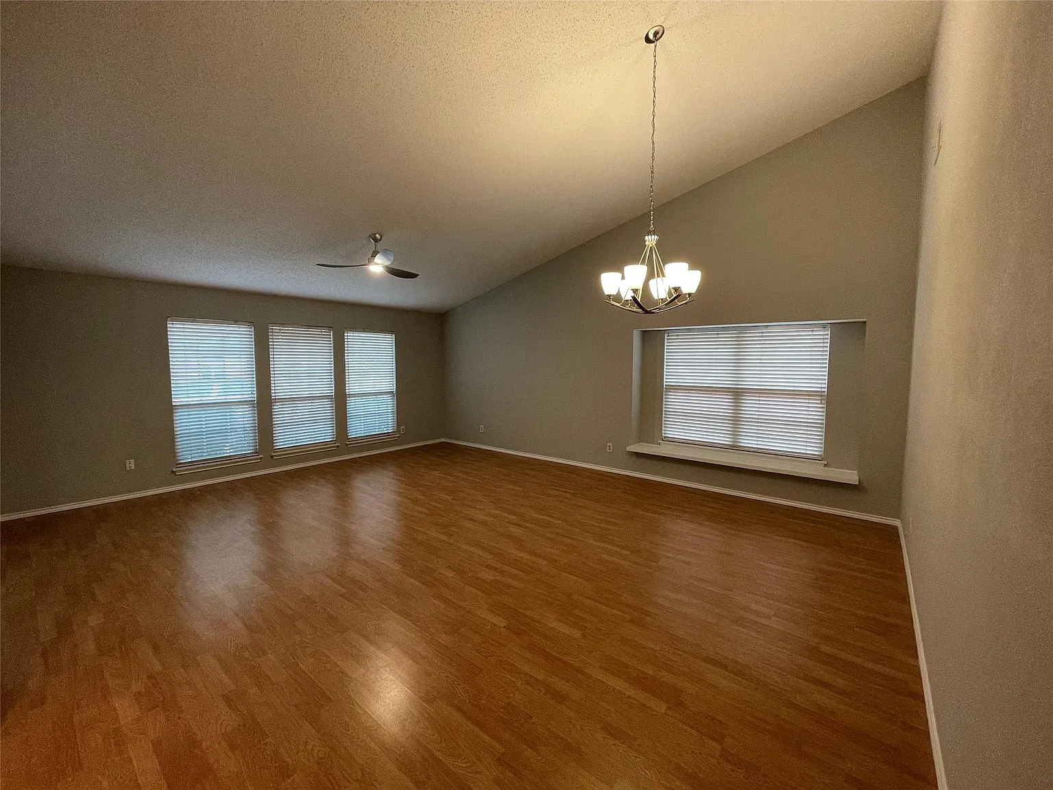4 bed, 2165 sqft, $2,700 — Photo 3