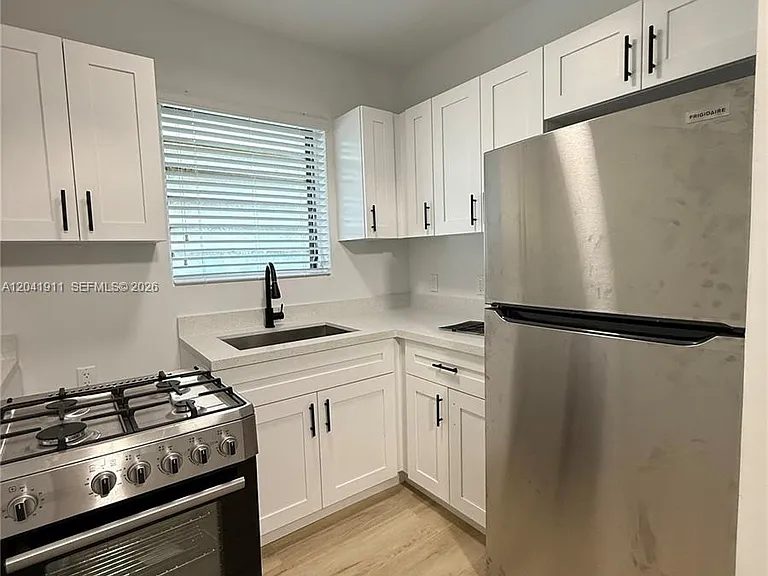 641 10th St #2 — Photo 9