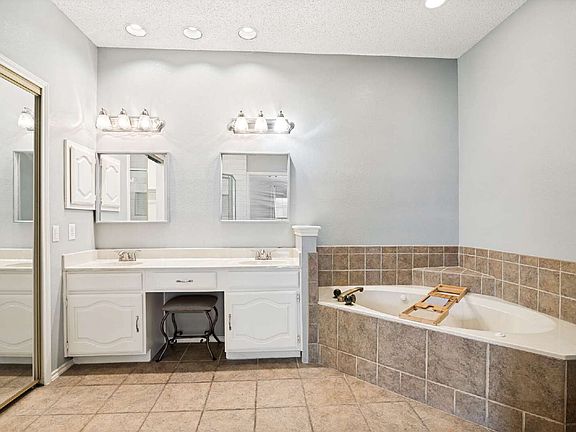 3rd image of 7013 Lo Chalmers Ln