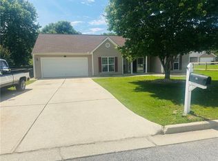 35 Creek Bend Trl, Oxford, GA 30054