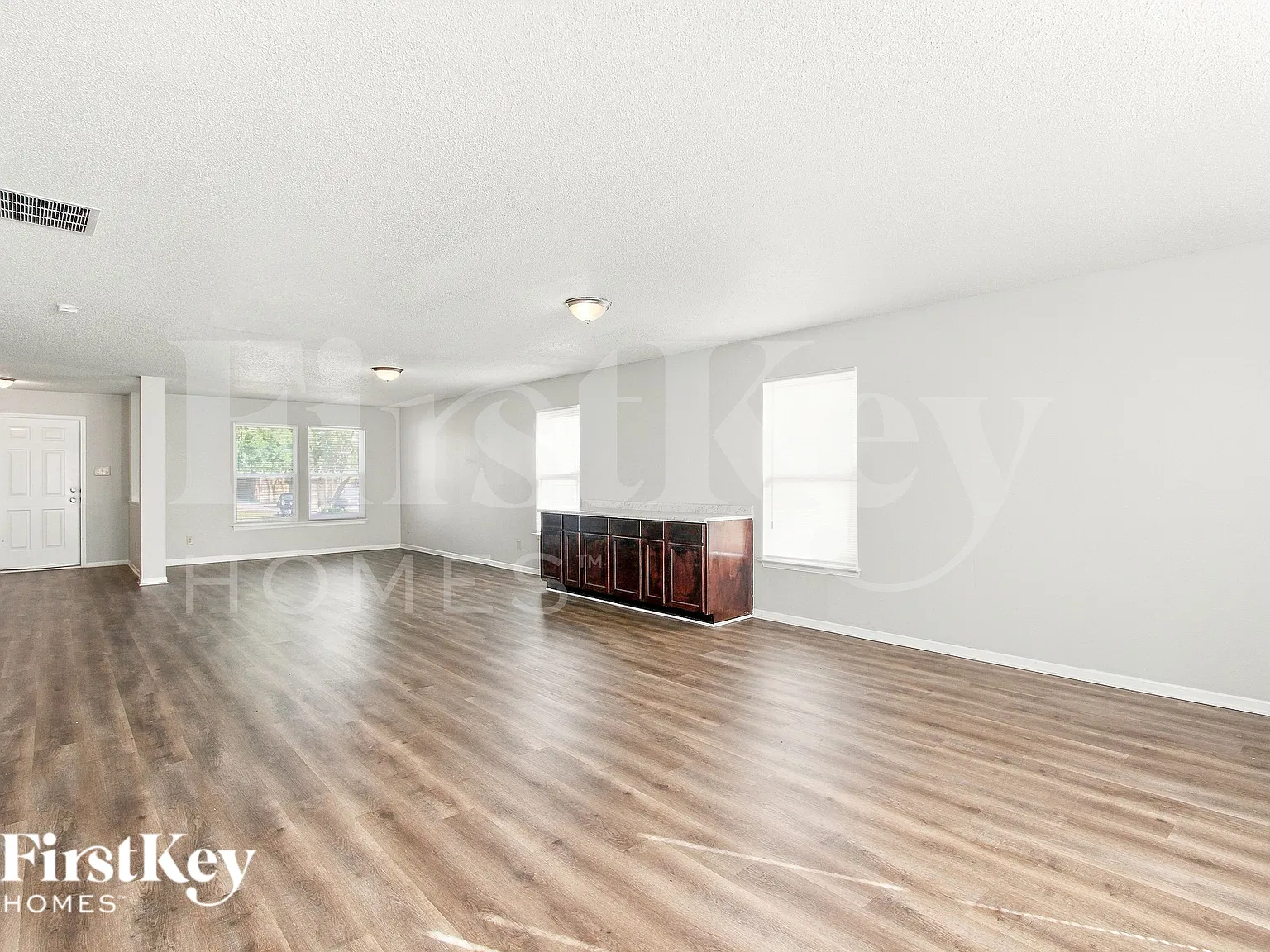 4 bed, 2.5 bath, 3402 sqft, $1,965 — Photo 4