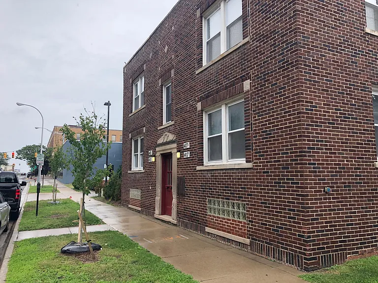 417 W 4th St — Photo 2