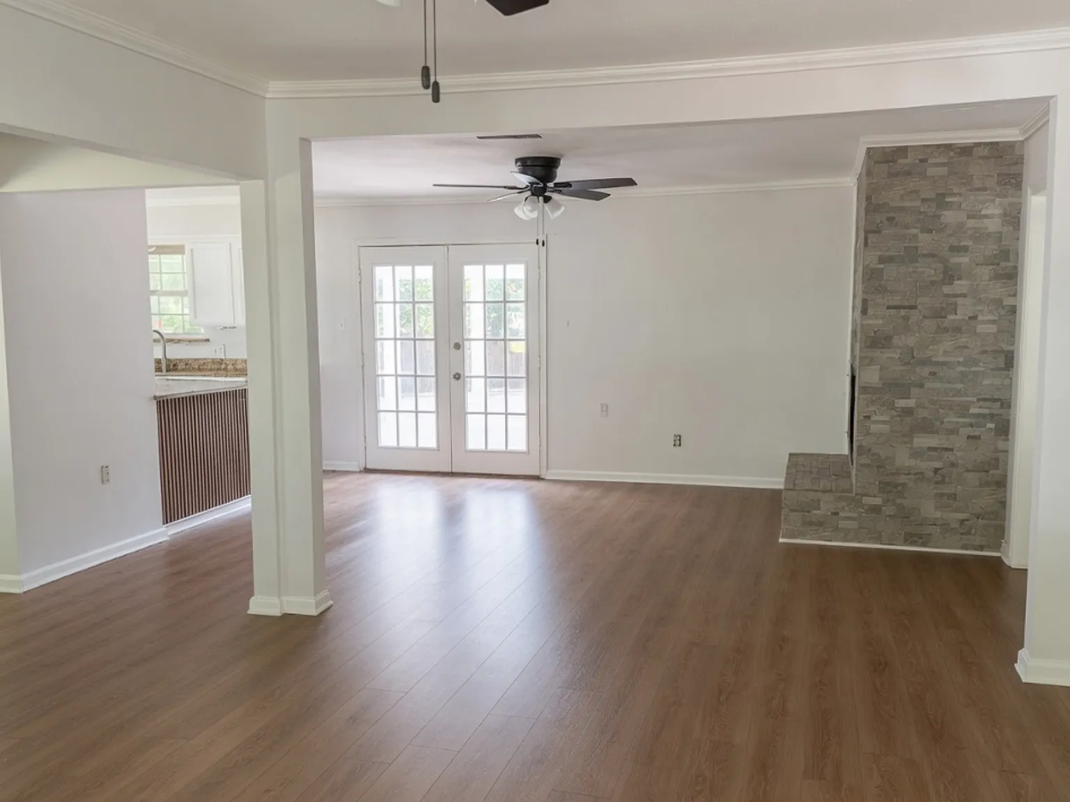 3 bed, 2000 sqft, $3,000 — Photo 4