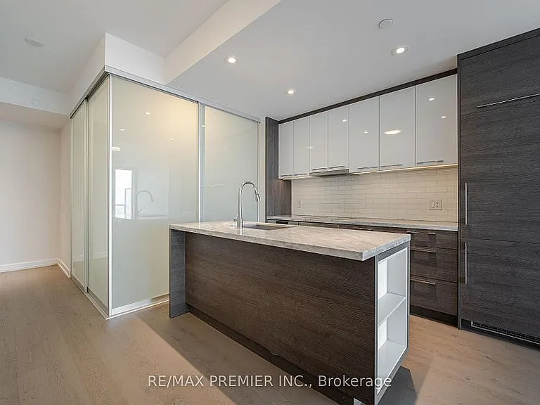 488 University Ave #3201 — Photo 4