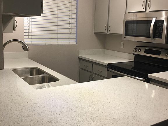 Kitchen Area / Granite Countertops, 
Microwave,